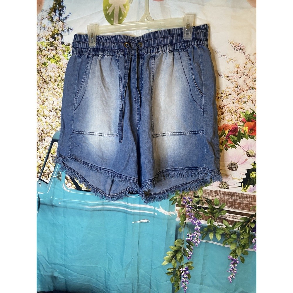 Zenana Women's Shorts Light Wash size XL (14) outfitters chambray frayed hem